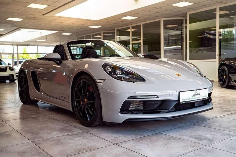 Grau Gebraucht 2024 Porsche 718 Boxster GTS Cabrio | 99.718 € (Guter Preis) - Bild 1/3