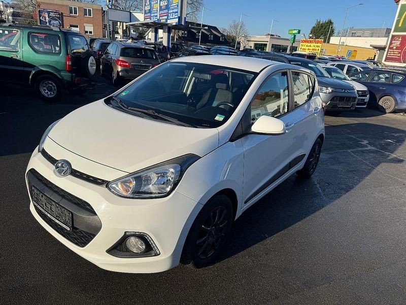 Weiß Gebraucht 2016 Hyundai i10 YES! Kleinwagen | 5.499 € (Fairer Preis) - Bild 1/4