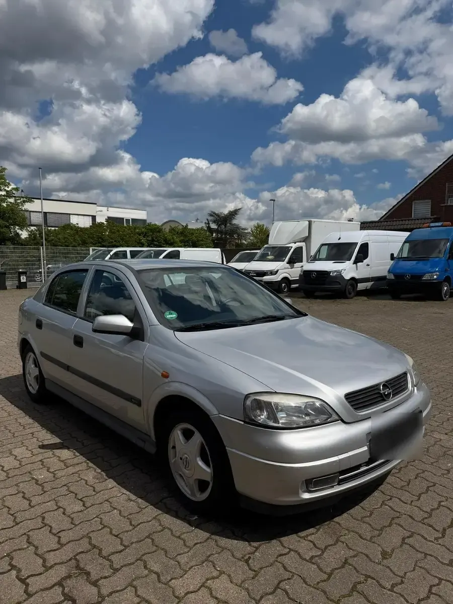 Gebraucht Opel Astra 101 PS (74 kW) 1998 Silber Limousine
