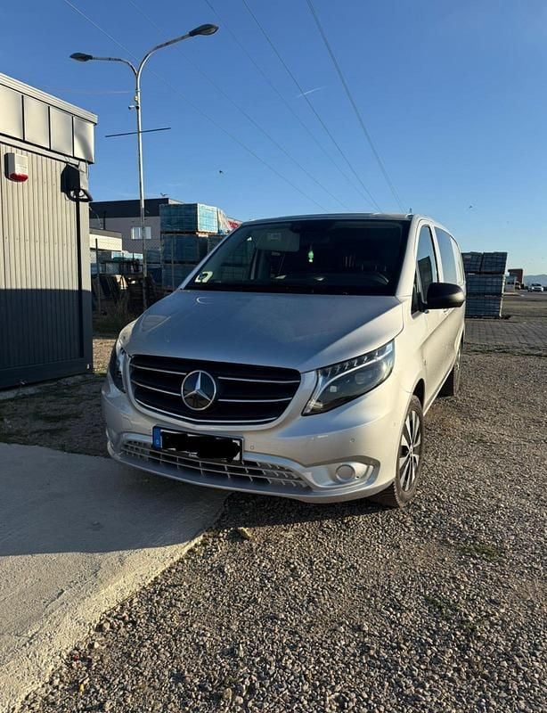Silber Gebraucht 2024 Mercedes Vito Van / Kleinbus | 38.700 € (Superpreis) - Bild 1/4
