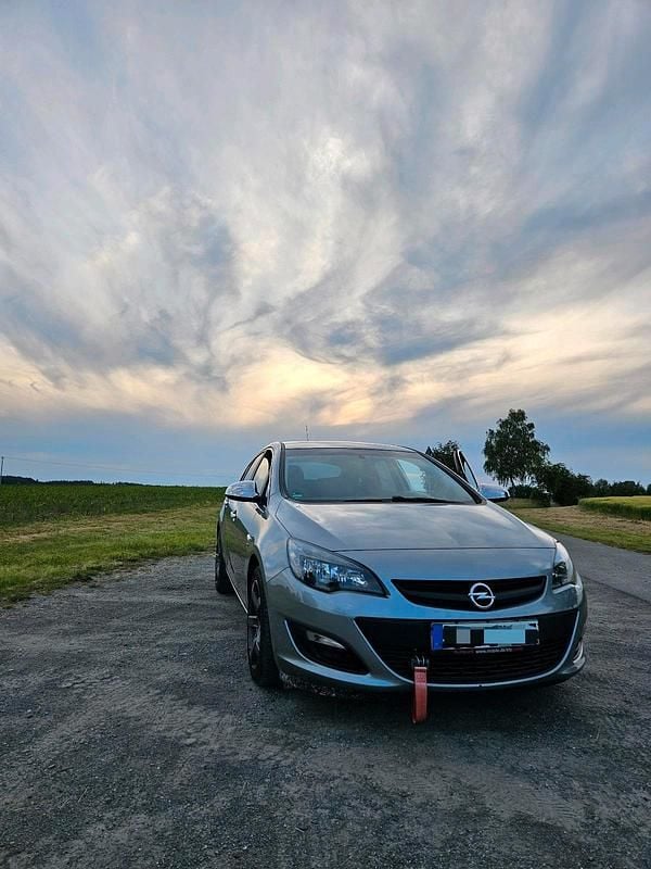 Silber Gebraucht 2014 Opel Astra Kleinwagen | 3.000 € (Superpreis) - Bild 1/4