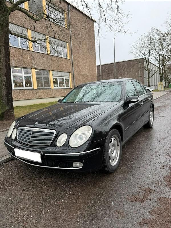 Gebraucht Mercedes E220 150 PS (110 kW) 2003 Schwarz Limousine