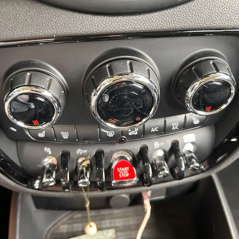 Gebraucht Mini Cooper Clubman Essential 136 PS (100 kW) 2020 Schwarz Kombi