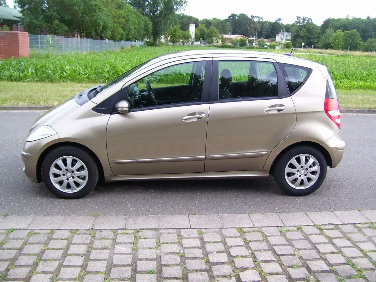 Gebraucht Mercedes A180 Elegance 109 PS (80 kW) 2008 Gold Kleinwagen