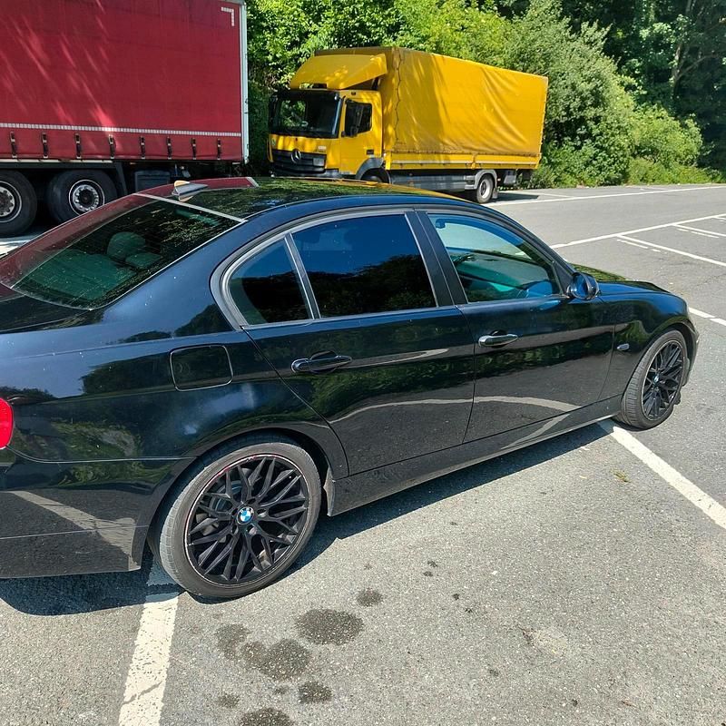 Gebraucht BMW 318 129 PS (94 kW) 2006 Schwarz Limousine
