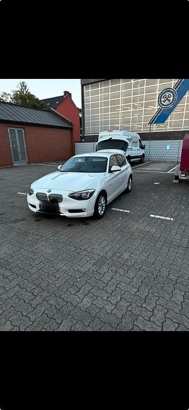 Weiß Gebraucht 2013 BMW 118 Urban Line Kleinwagen | 8.200 € (Fairer Preis) - Bild 1/4
