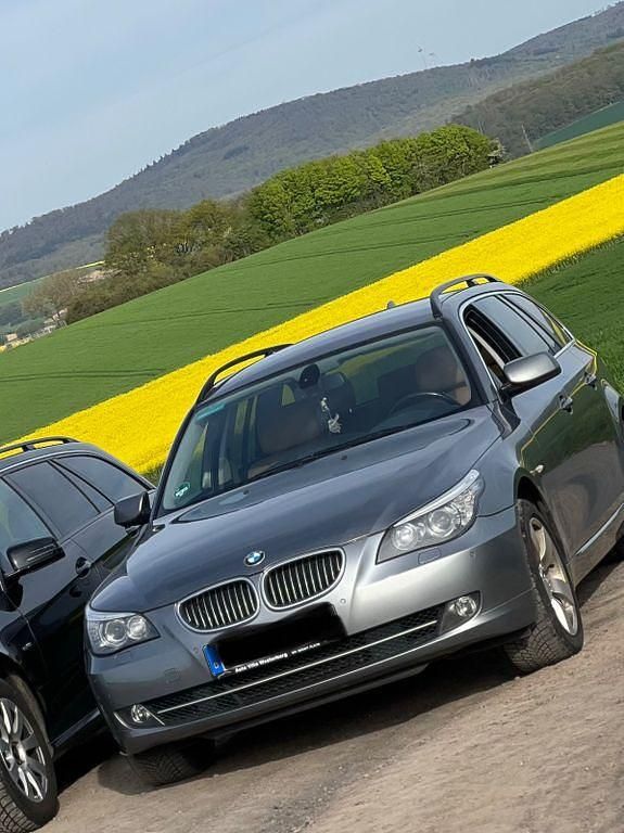 Gebraucht BMW 530 235 PS (172 kW) 2009 Grau Kombi