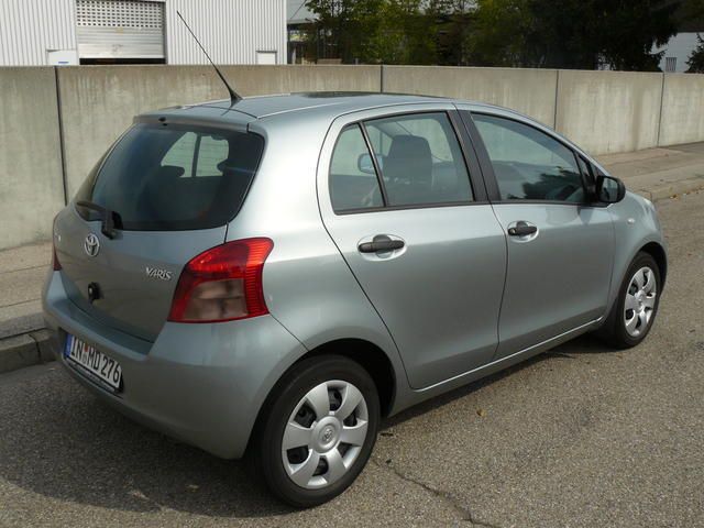 Gebraucht Toyota Yaris 87 PS (63 kW) 2006 Grau metallic Kleinwagen