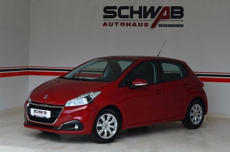 Rot Gebraucht 2017 Peugeot 208 Active Kleinwagen | 5.500 € (Fairer Preis) - Bild 1/4