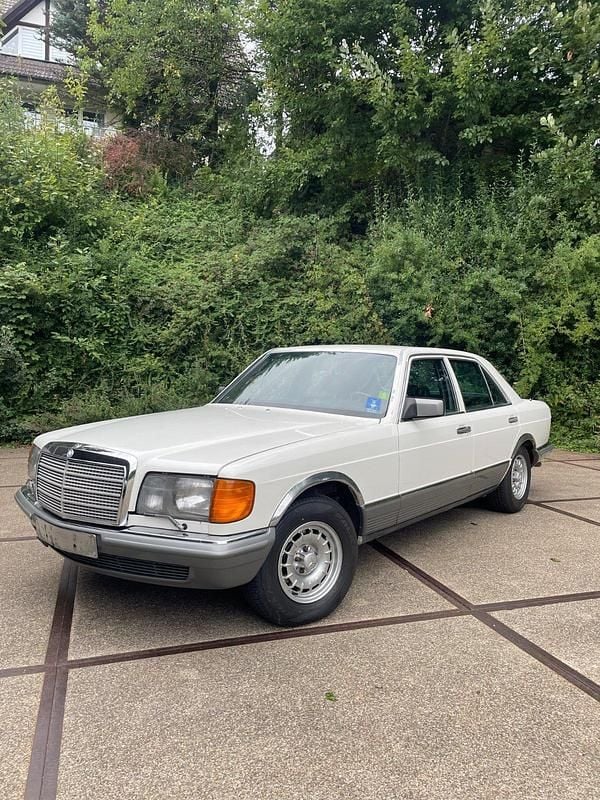 Weiß Gebraucht 1984 Mercedes 500 SE Limousine | 13.950 € - Bild 1/4