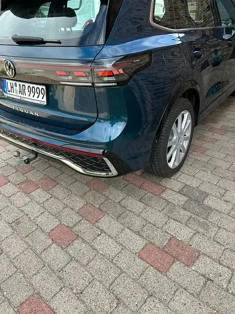 Gebraucht VW Tiguan R-line 150 PS (110 kW) 2024 Blau SUV