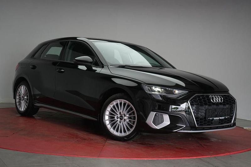 Schwarz Gebraucht 2022 Audi A3 Sportback Advanced Limousine | 23.990 € (Guter Preis) - Bild 1/4
