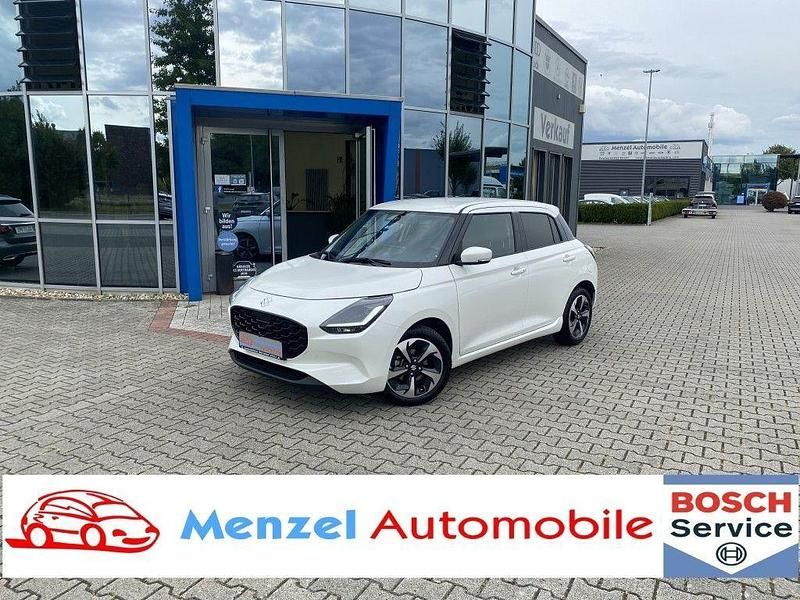 Weiß Gebraucht 2025 Suzuki Swift Comfort+ Limousine | 19.490 € (Teuer) - Bild 1/4