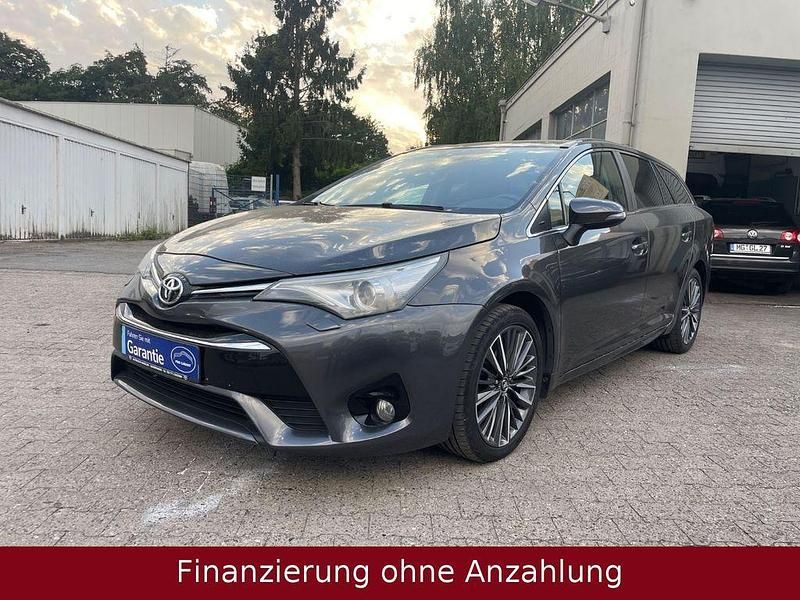 Grau Gebraucht 2018 Toyota Avensis Team Kombi | 13.999 € (Fairer Preis) - Bild 1/4