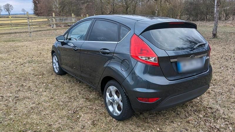 Gebraucht Ford Fiesta 80 PS (58 kW) 2009 Grau Kleinwagen
