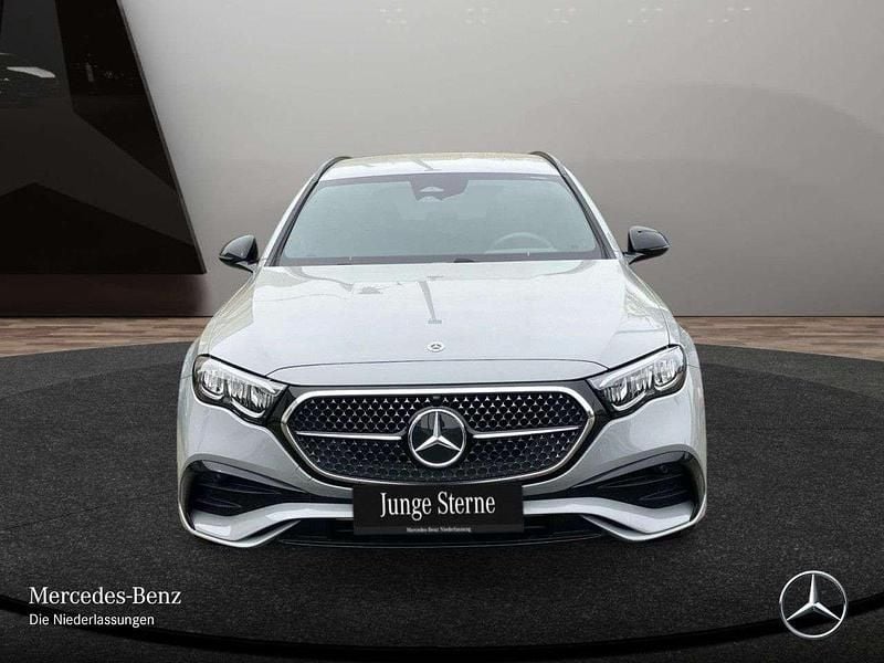 Second-hand Mercedes E300 Advanced 204 CP (150 kW) 2025 Gri Berlinǎ