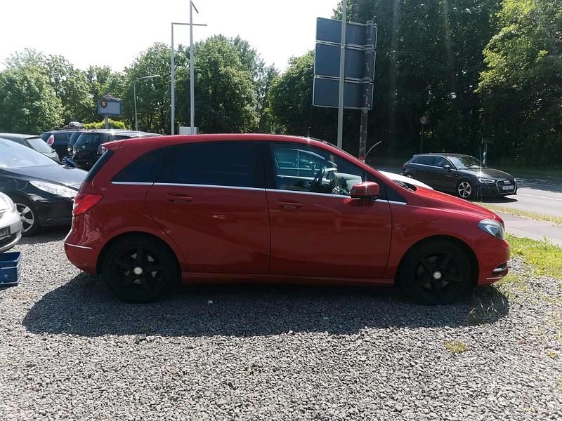Gebraucht Mercedes 220 170 PS (125 kW) 2013 Rot SUV