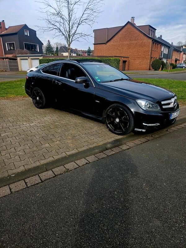 Schwarz Gebraucht 2012 Mercedes C350 AMG line Coupé | 9.990 € (Superpreis) - Bild 1/4