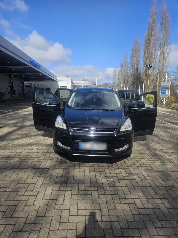 Usata Ford Kuga 140 CV (102 kW) 2014 Nero SUV
