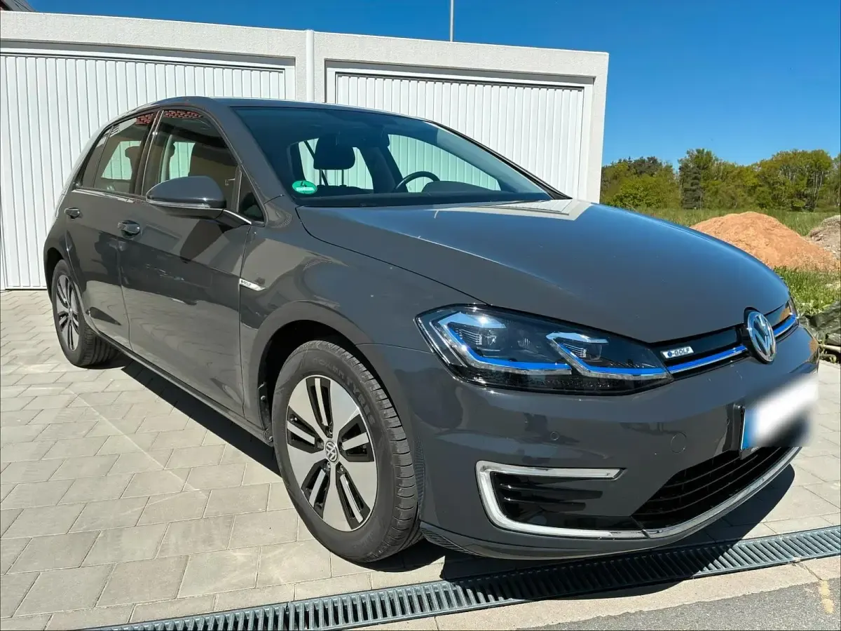 Gebraucht VW e-Golf 100 kW (136 PS) 2021 Grau Kleinwagen