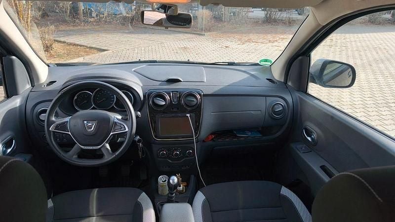 Gebraucht Dacia Lodgy Stepway 116 PS (85 kW) 2020 Schwarz Van / Kleinbus