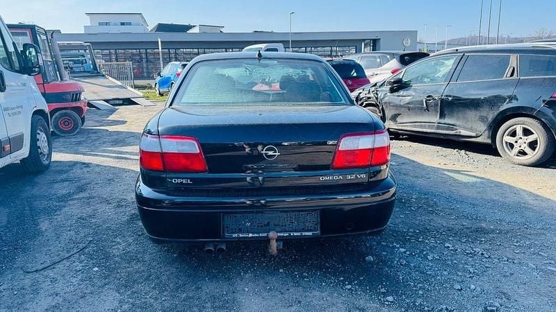 Gebraucht Opel Omega Edition 218 PS (160 kW) 2002 Schwarz Limousine