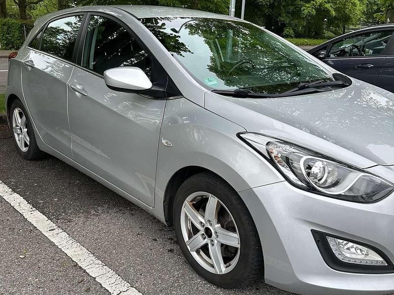 Silber Gebraucht 2015 Hyundai i30 Kombi | 5.600 € (Guter Preis) - Bild 1/4