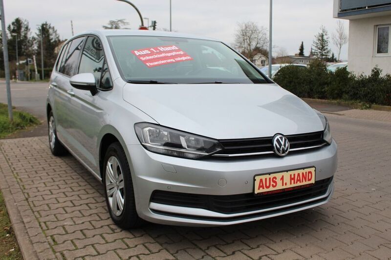 Silber Gebraucht 2017 VW Touran Trendline Van / Kleinbus | 15.980 € (Fairer Preis) - Bild 1/4