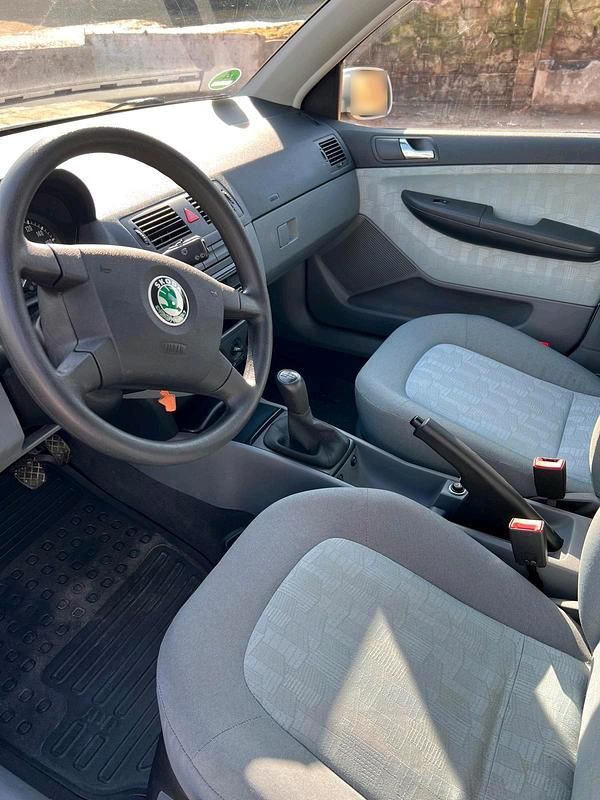 Gebraucht Skoda Fabia 75 PS (55 kW) 2001 Silber Kleinwagen