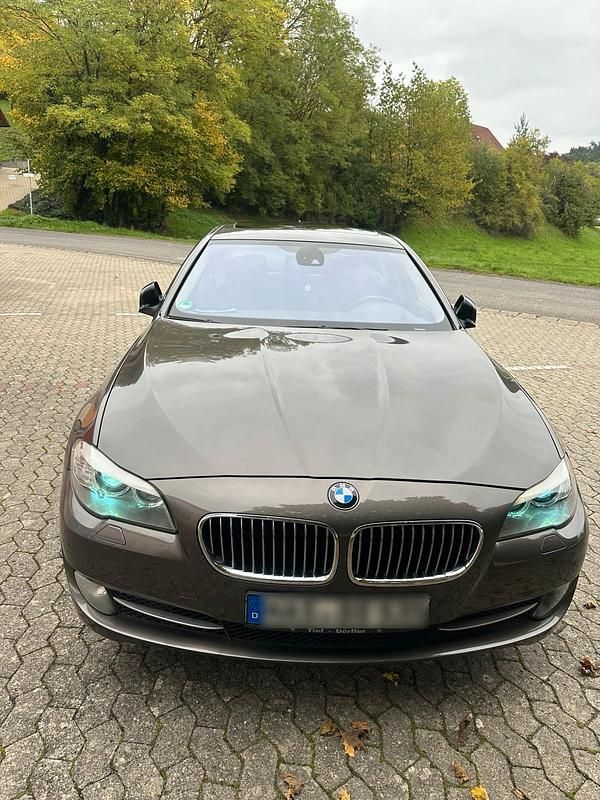 Braun Gebraucht 2011 BMW 535 Limousine | 13.199 € (Superpreis) - Bild 1/4