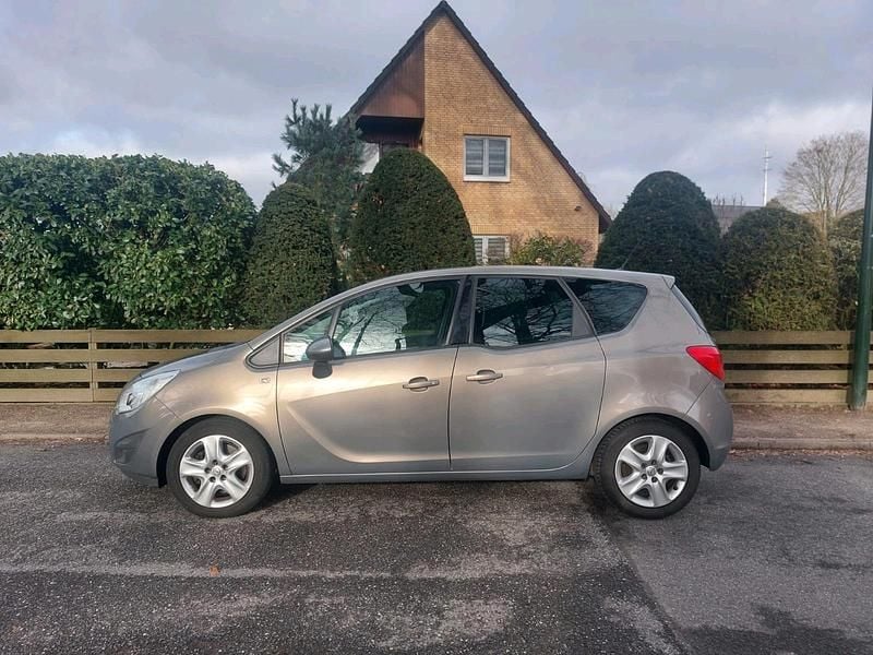 Gebraucht Opel Meriva 101 PS (74 kW) 2011 Braun Van / Kleinbus