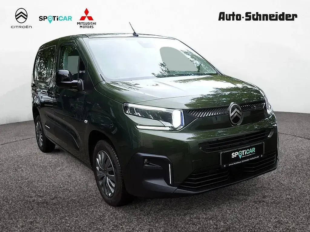 Neu Citroën e-Berlingo PureTech 110 PS (80 kW) 2026 Grün Van / Kleinbus