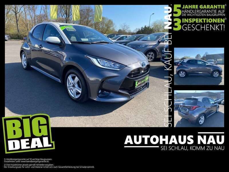 Grey metallic/ white Gebraucht 2021 Toyota Yaris Hybrid Style Kleinwagen | 20.490 € (Fairer Preis) - Bild 1/4