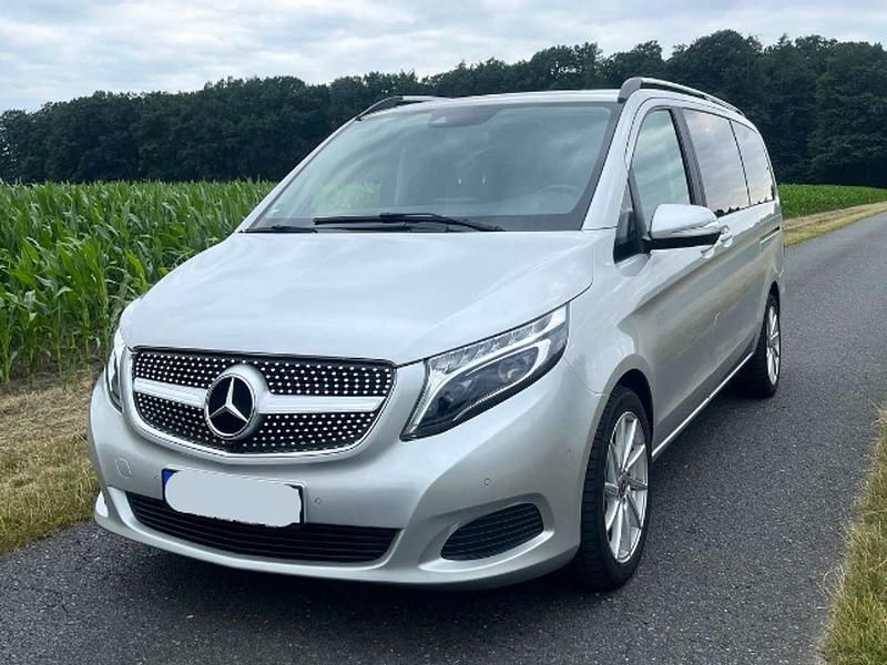 Gebraucht Mercedes V220 Edition 163 PS (119 kW) 2015 Silber Van / Kleinbus