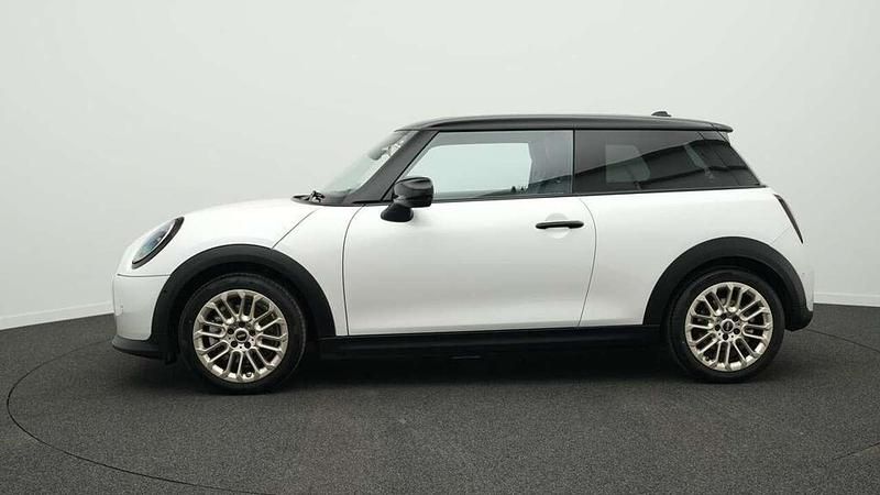 Gebraucht Mini Cooper Favoured 156 PS (114 kW) 2024 Weiß Kleinwagen