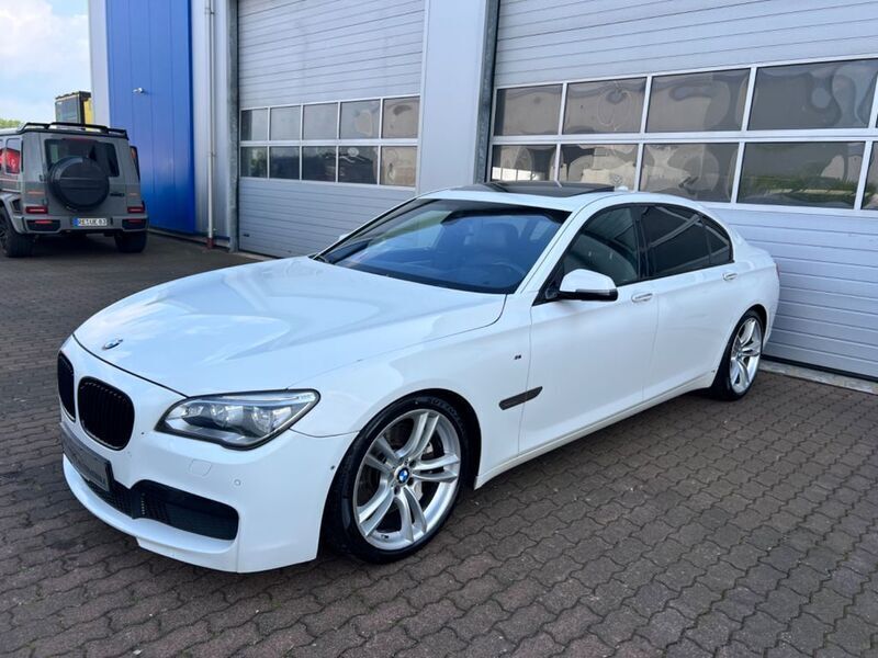 Alpinweiss 3 Gebraucht 2015 BMW 750L M Sport Limousine | 24.990 € (Fairer Preis) - Bild 1/4