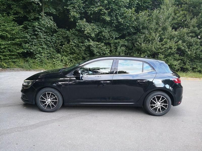 Schwarz Gebraucht 2017 Renault Mégane GT Line GT-Line Limousine | 8.450 € (Fairer Preis) - Bild 1/4