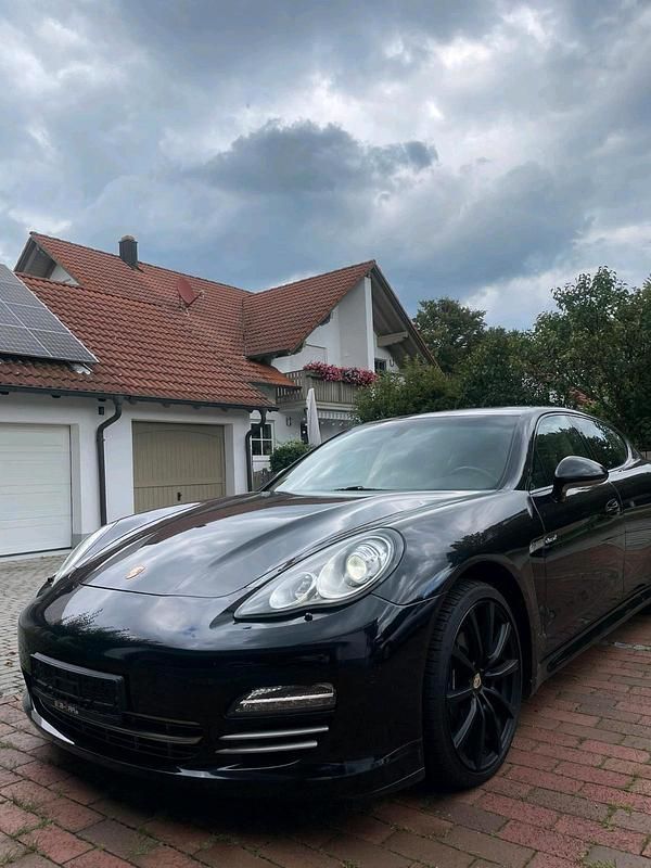 Schwarz Gebraucht 2013 Porsche Panamera Kleinwagen | 26.900 € - Bild 1/4