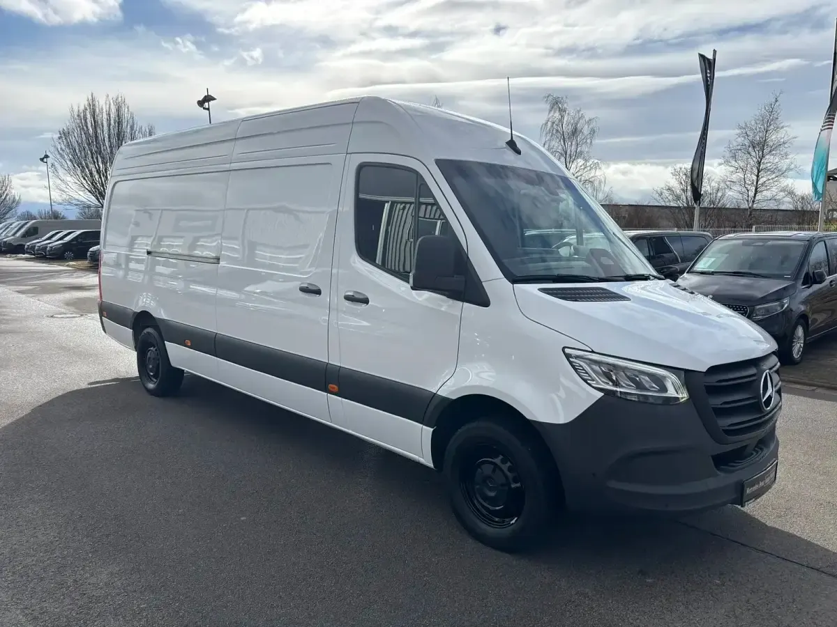 Używany Mercedes Sprinter 170 KM (125 kW) 2025 Biały Van