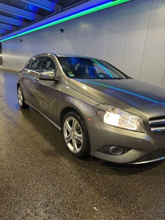 Schwarz Gebraucht 2015 Mercedes A180 Limousine | 14.800 € (Guter Preis) - Bild 1/4