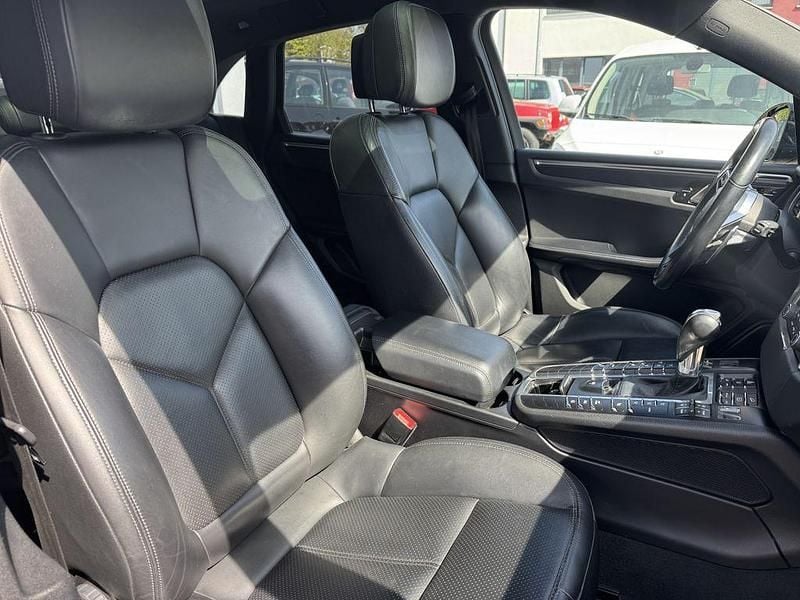 Second-hand Porsche Macan 252 CP (185 kW) 2018 Negru SUV
