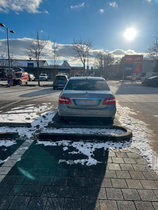 Gebraucht Mercedes E200 184 PS (135 kW) 2010 Silber Limousine