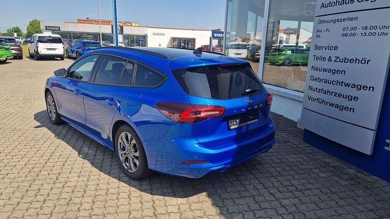 Neu Ford Focus ST-Line 155 PS (114 kW) 2025 Desert island blue metallic Kombi