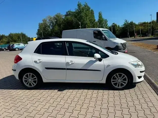 Gebraucht Toyota Auris Life 101 PS (74 kW) 2009 Andere Kleinwagen