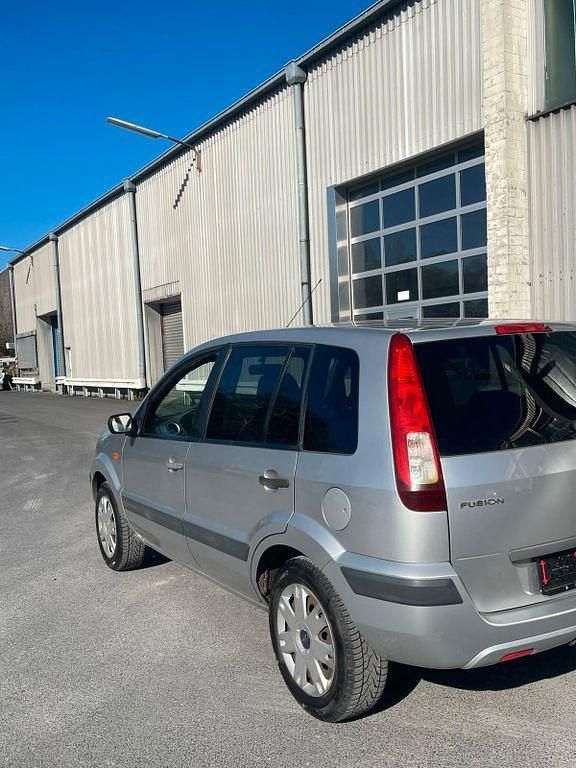 Gebraucht Ford Fusion Ambiente 80 PS (58 kW) 2006 Silber Kleinwagen