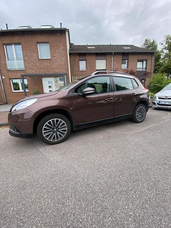 Braun Gebraucht 2014 Peugeot 208 Kleinwagen | 6.800 € (Teuer) - Bild 1/4