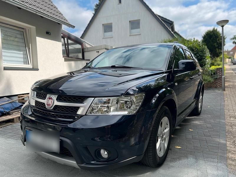 Blau Gebraucht 2012 Fiat Freemont SUV | 9.999 € (Fairer Preis) - Bild 1/4
