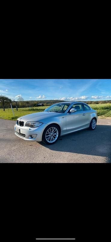 Silber Gebraucht 2011 BMW 123 Coupé Coupé | 10.999 € - Bild 1/4