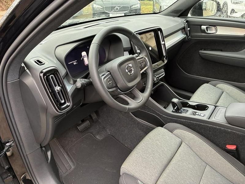 Nowe Volvo XC40 Core 163 KM (119 kW) 2025 Czarny SUV