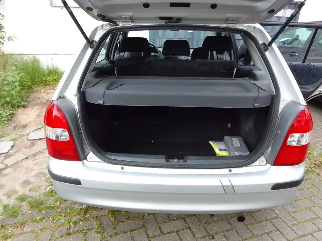 Gebraucht Mazda 323F Active 88 PS (64 kW) 2000 Silber Limousine